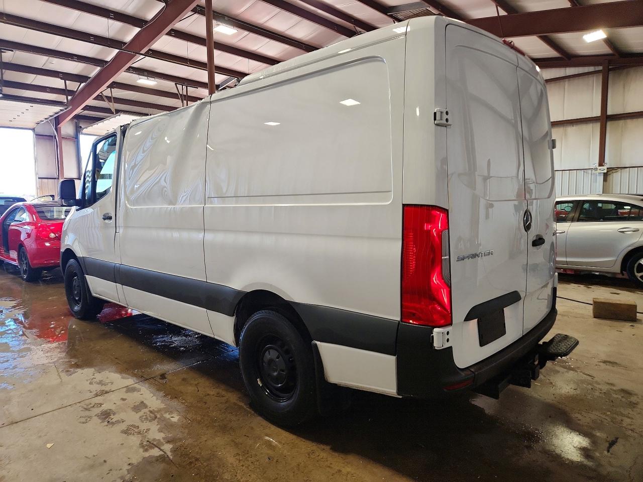 2024 MERCEDES BENZ SPRINTER 2500 907 (VS30) DELIVERY VAN photo 3
