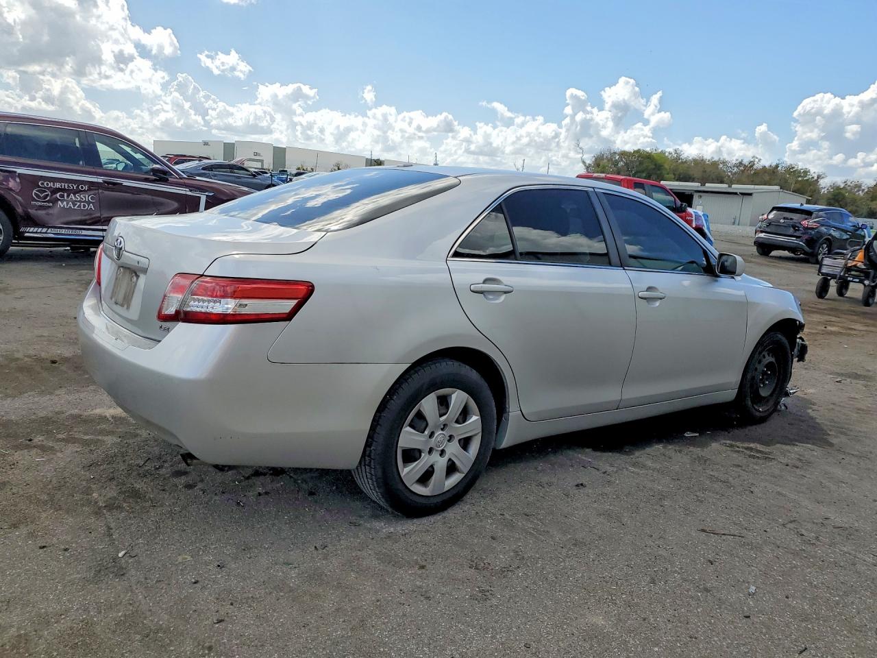 2011 TOYOTA CAMRY LE photo 3