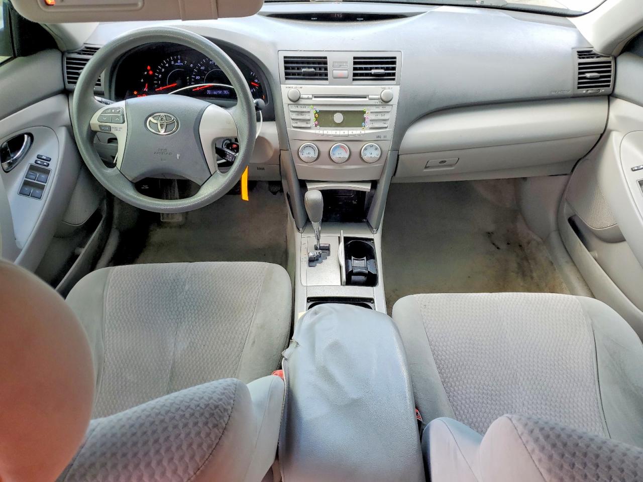 2011 TOYOTA CAMRY LE photo 8