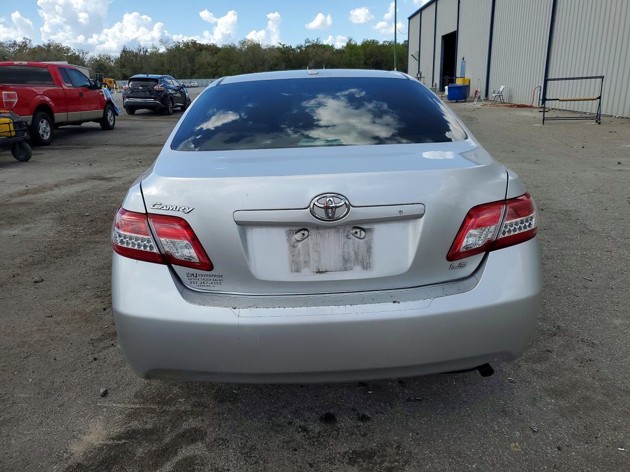 2011 TOYOTA CAMRY LE photo 6