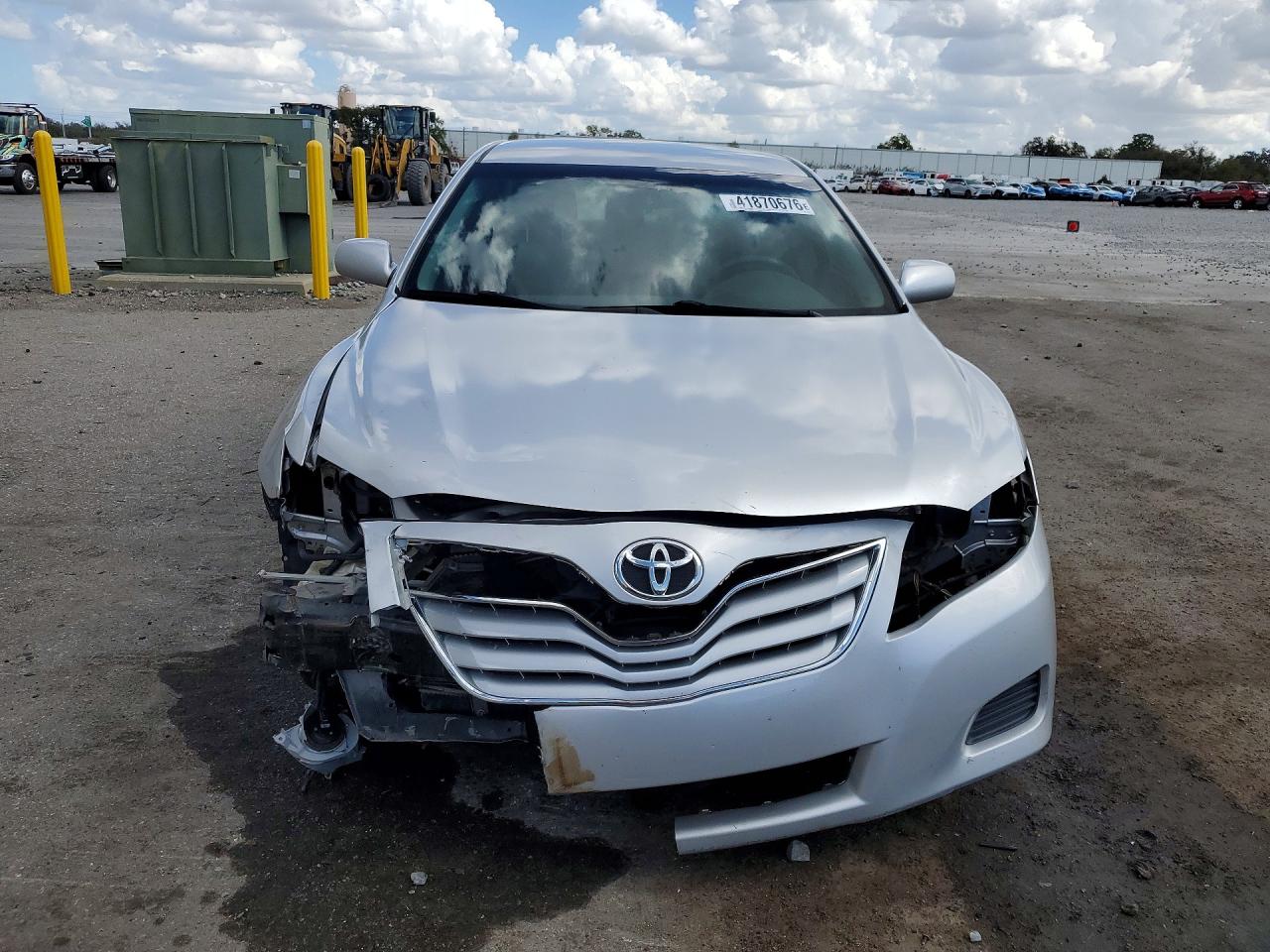 2011 TOYOTA CAMRY LE photo 5