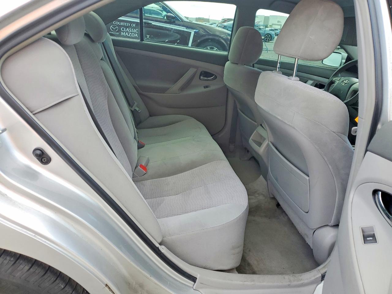 2011 TOYOTA CAMRY LE photo 10