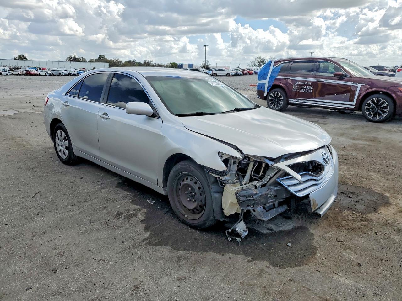 2011 TOYOTA CAMRY LE photo 4