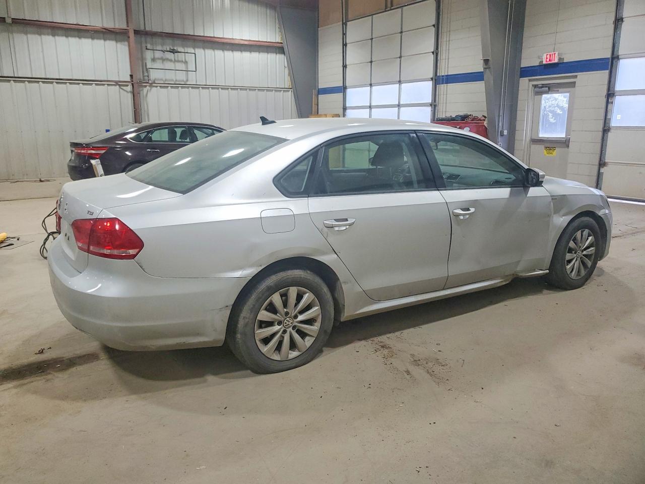 2015 VOLKSWAGEN PASSAT S photo 7