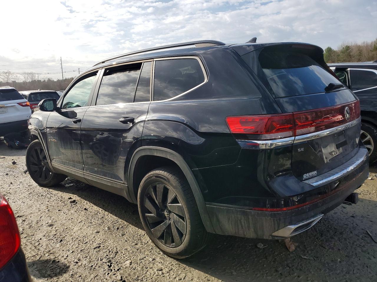 2024 VOLKSWAGEN ATLAS SE photo 2