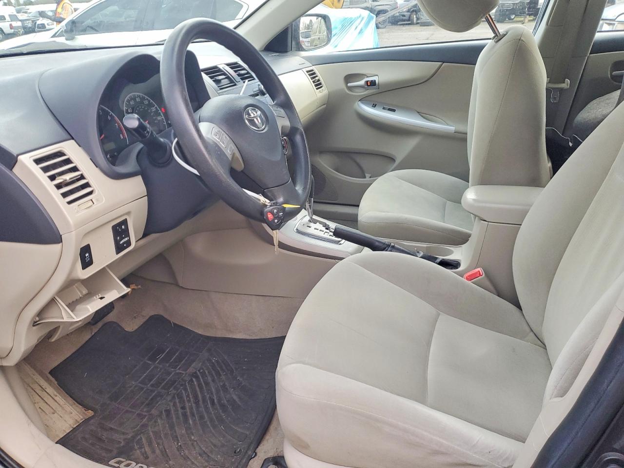2011 TOYOTA COROLLA LE photo 13