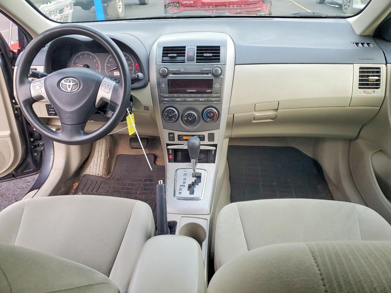 2011 TOYOTA COROLLA LE photo 15