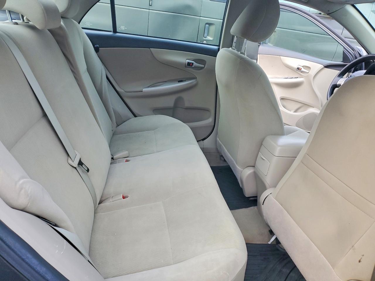 2011 TOYOTA COROLLA LE photo 19
