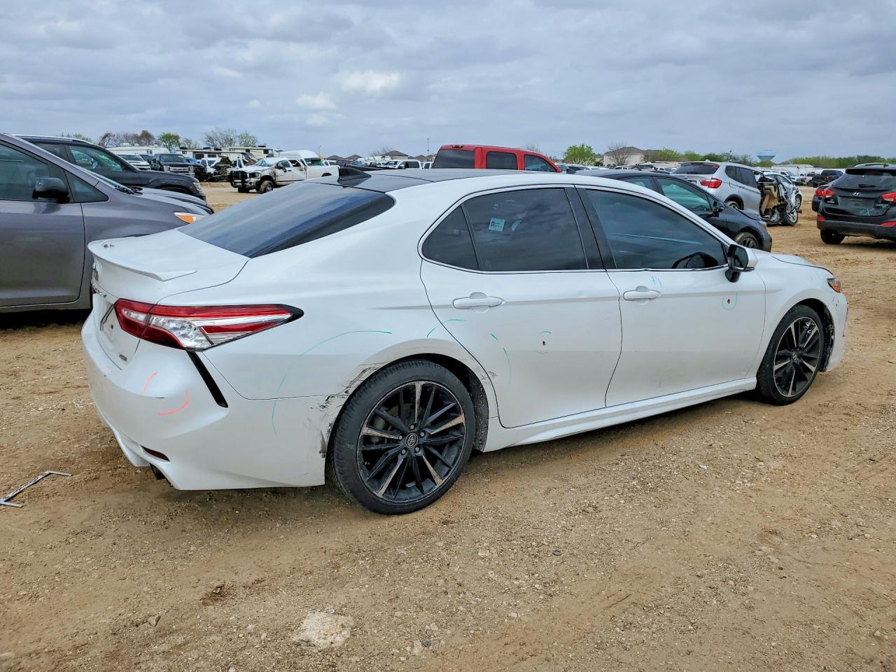 2020 TOYOTA CAMRY XSE photo 3