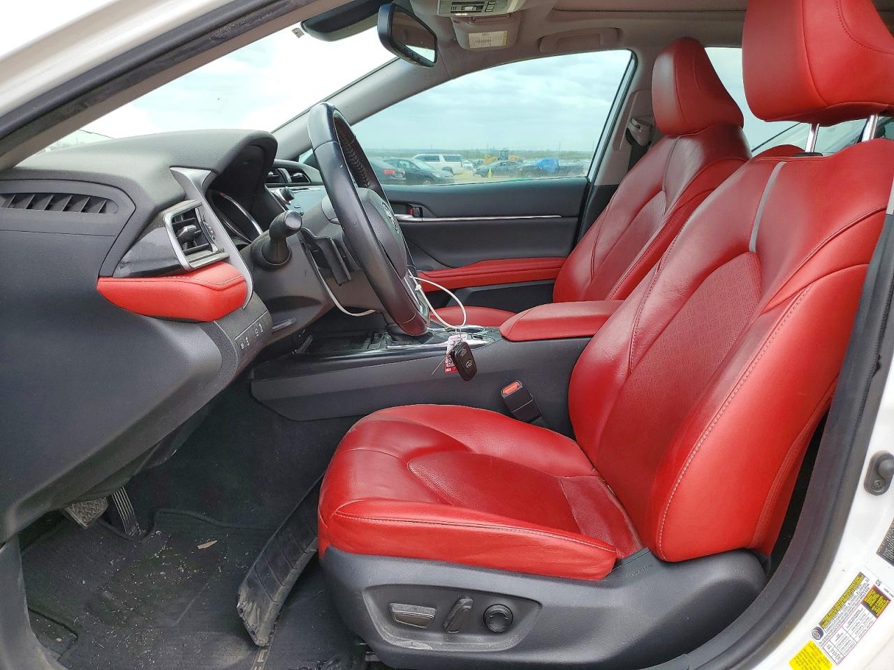 2020 TOYOTA CAMRY XSE photo 7