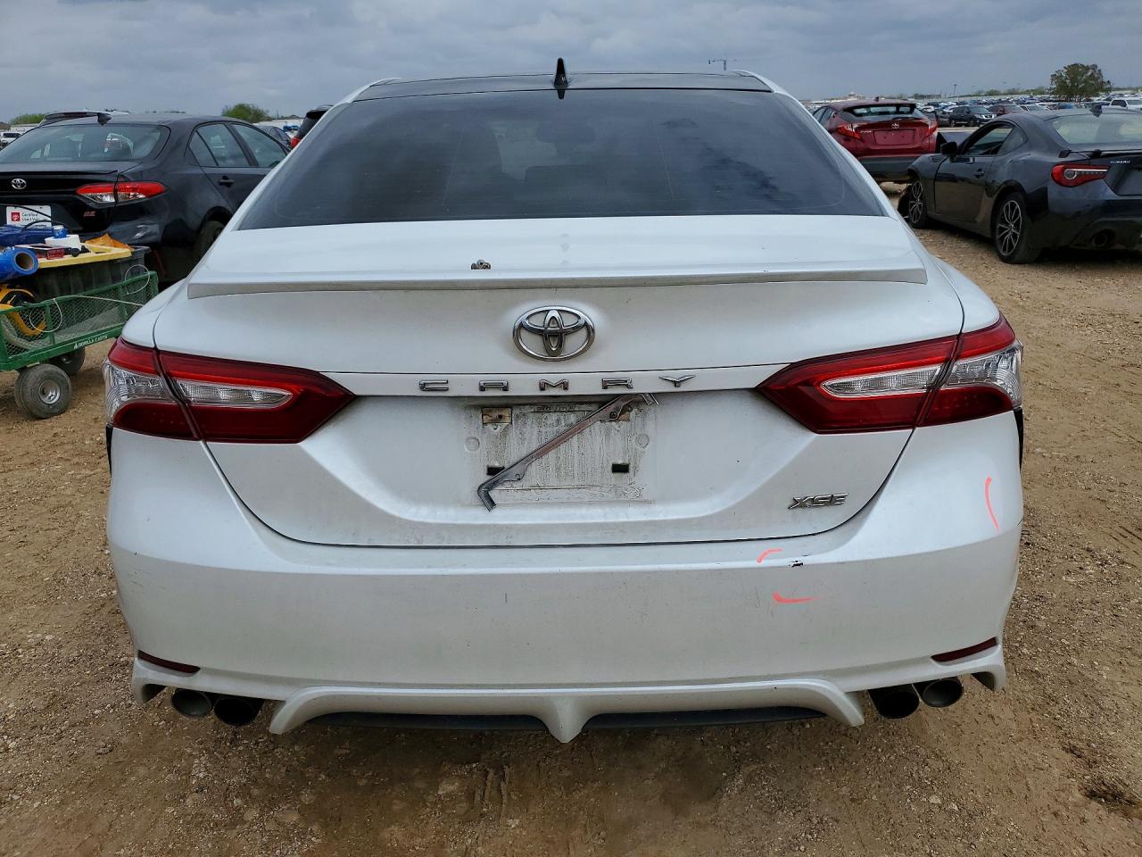 2020 TOYOTA CAMRY XSE photo 6