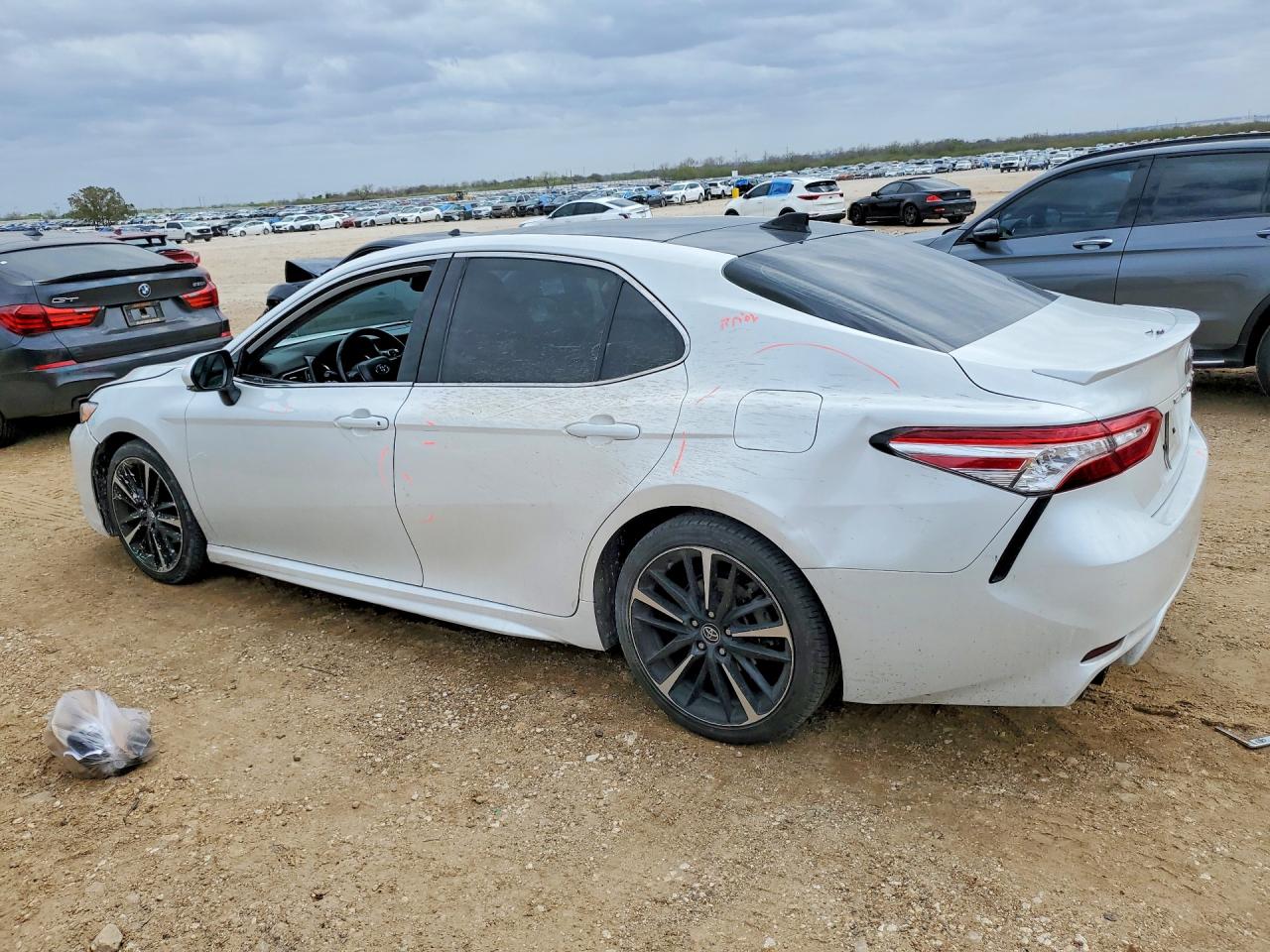 2020 TOYOTA CAMRY XSE photo 2