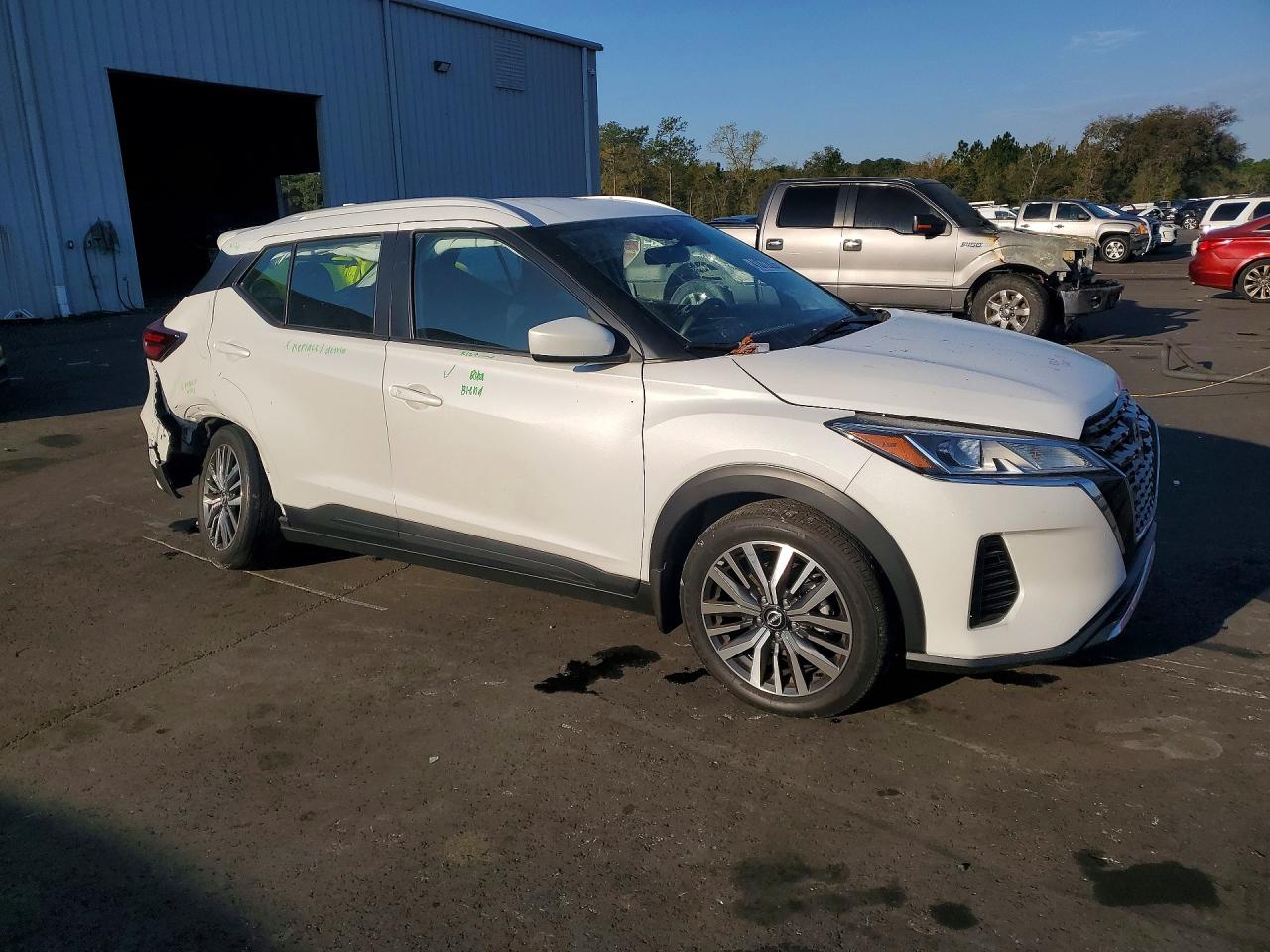 2022 NISSAN KICKS SV photo 7