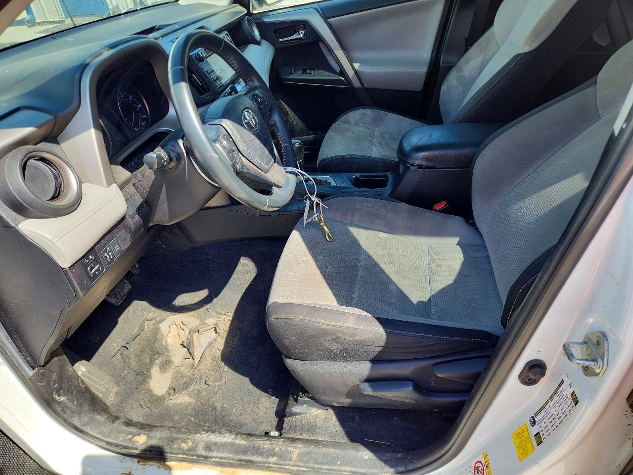 2018 TOYOTA RAV4 XLE photo 7