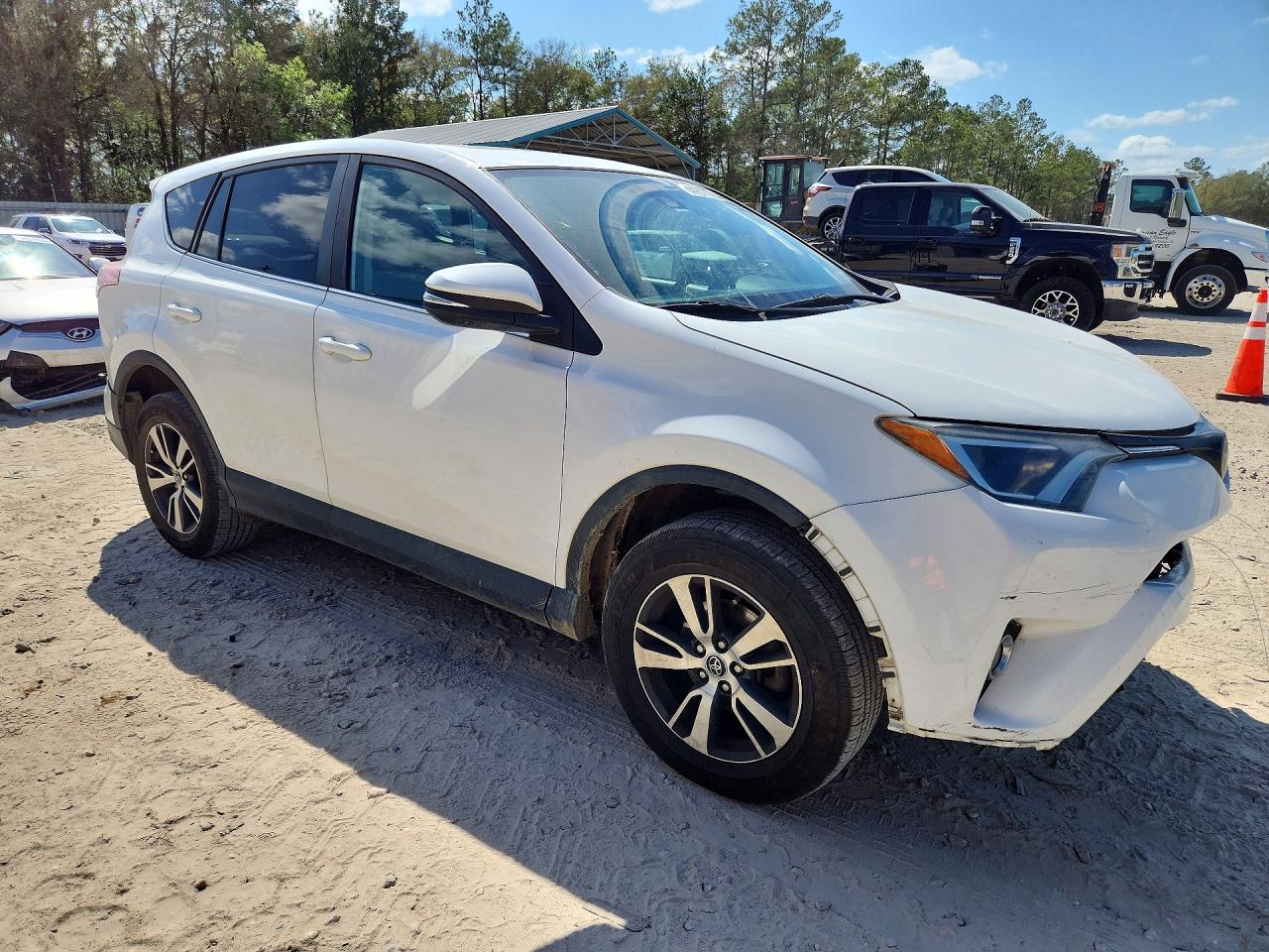 2018 TOYOTA RAV4 XLE photo 4