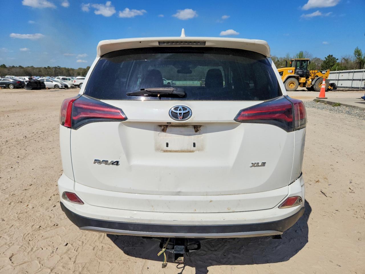 2018 TOYOTA RAV4 XLE photo 6
