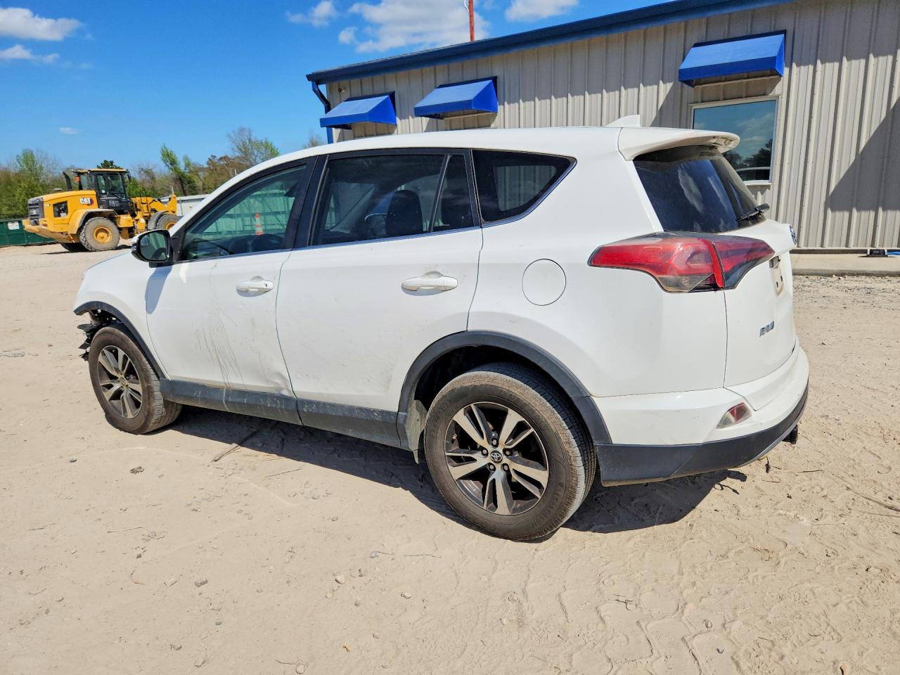 2018 TOYOTA RAV4 XLE photo 2
