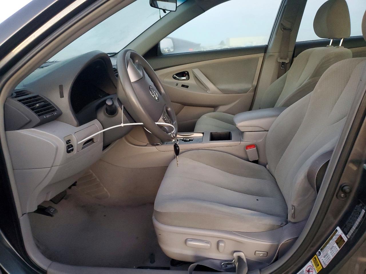 2009 TOYOTA CAMRY LE photo 7