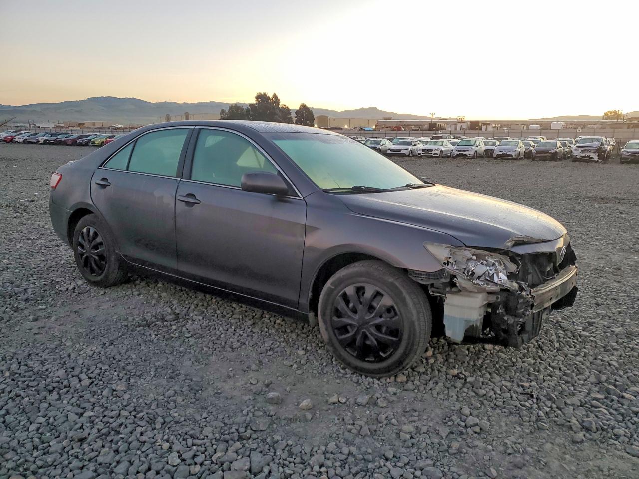 2009 TOYOTA CAMRY LE photo 4