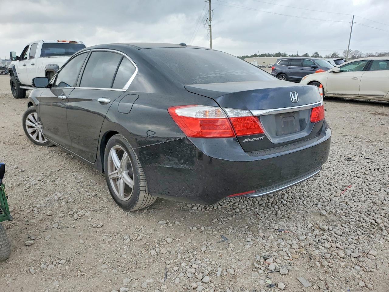 2015 HONDA ACCORD photo 2