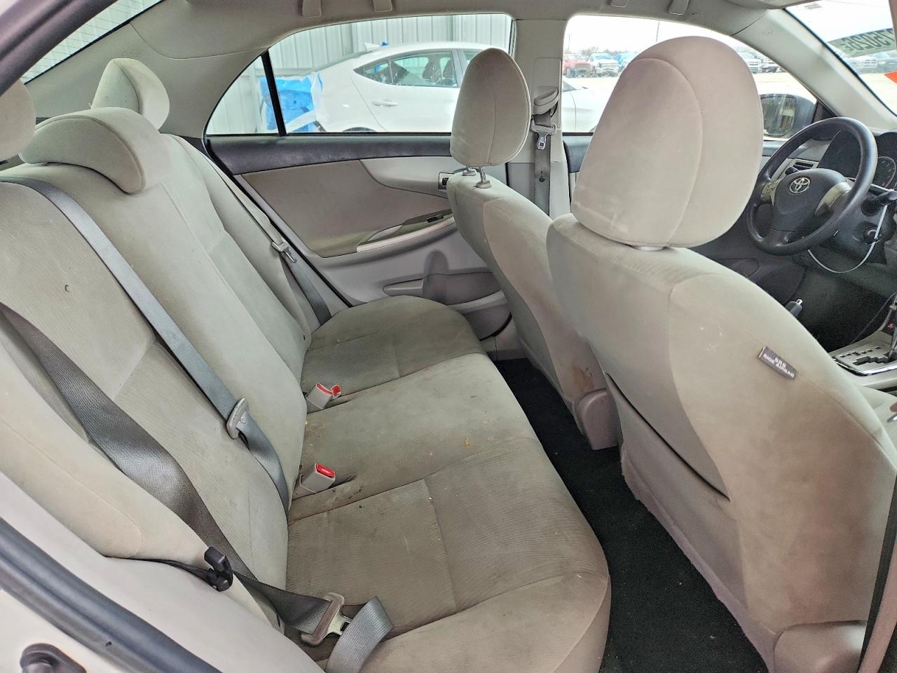 2013 TOYOTA COROLLA LE photo 19