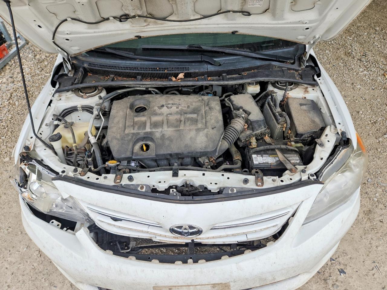 2013 TOYOTA COROLLA LE photo 21