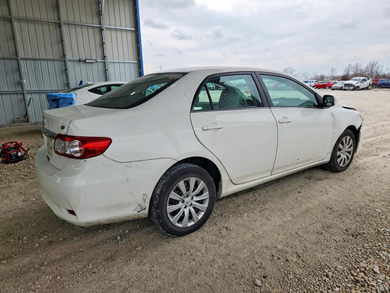 2013 TOYOTA COROLLA LE photo 5
