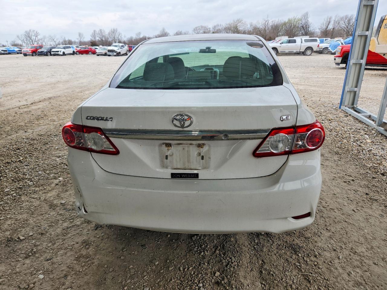 2013 TOYOTA COROLLA LE photo 11
