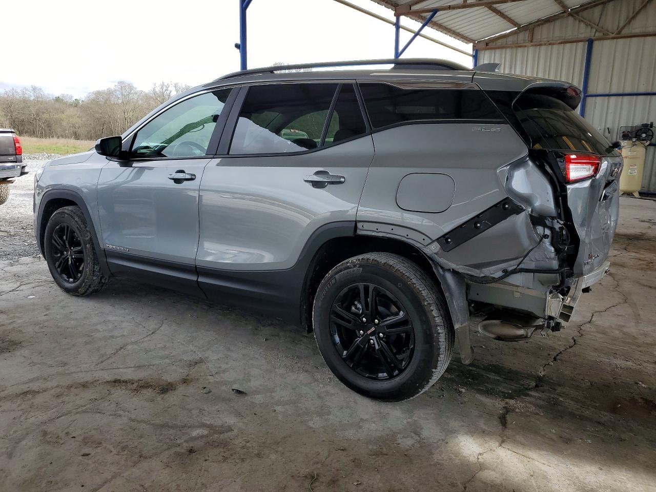 2024 GMC TERRAIN SLE photo 2