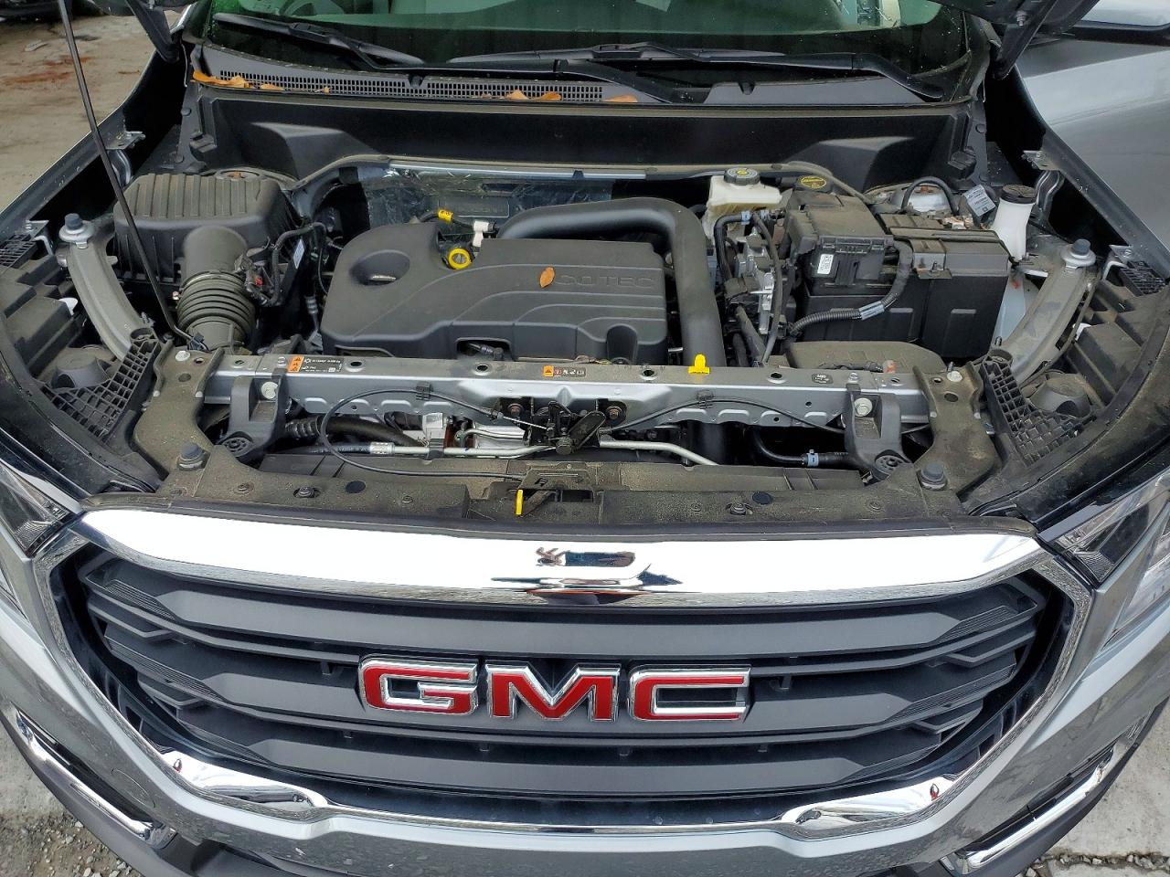 2024 GMC TERRAIN SLE photo 11
