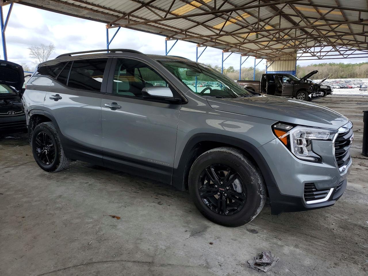2024 GMC TERRAIN SLE photo 4