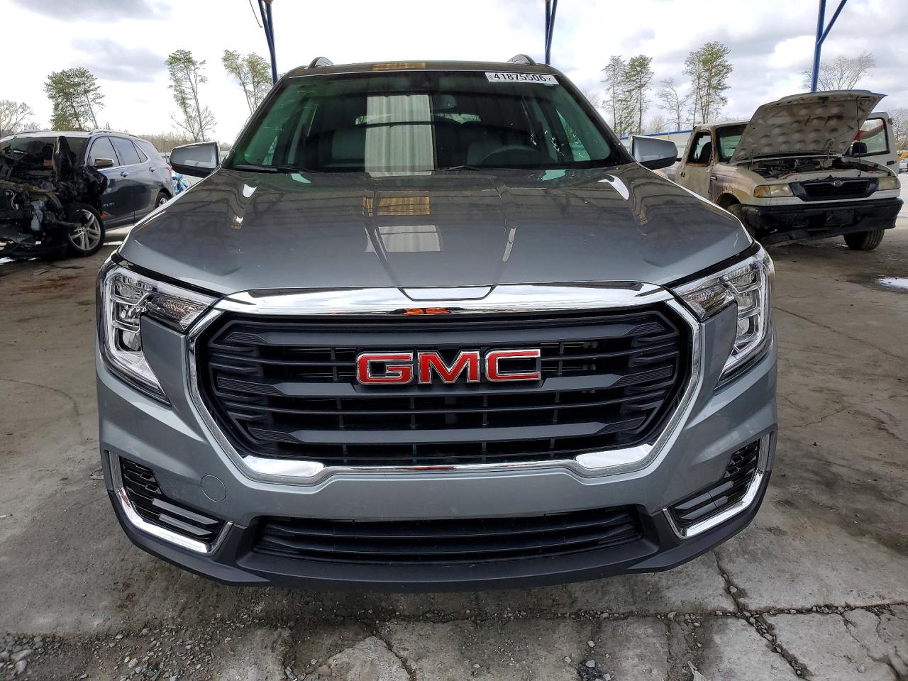 2024 GMC TERRAIN SLE photo 5