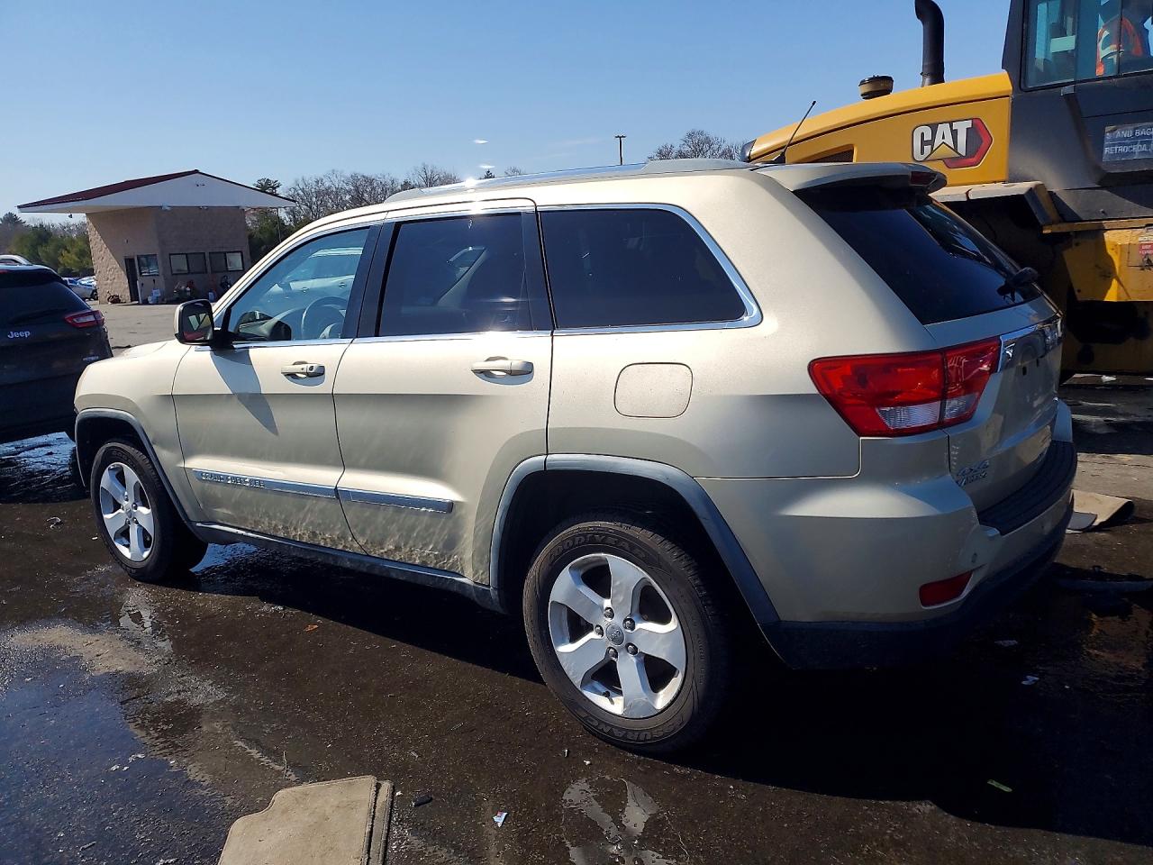 2011 JEEP GRAND CHEROKEE LAREDO photo 3