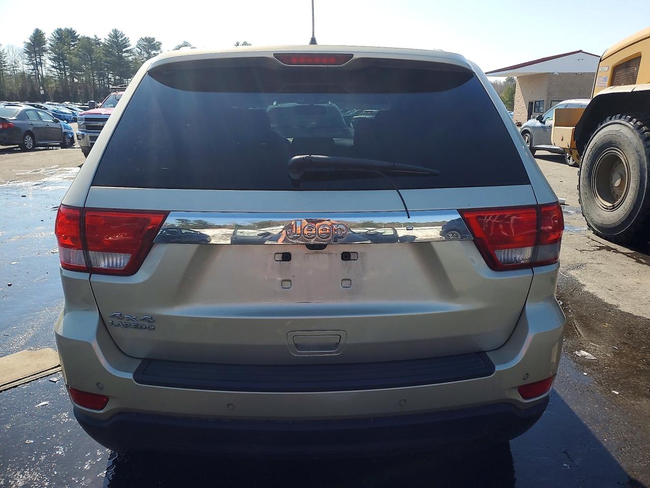 2011 JEEP GRAND CHEROKEE LAREDO photo 11