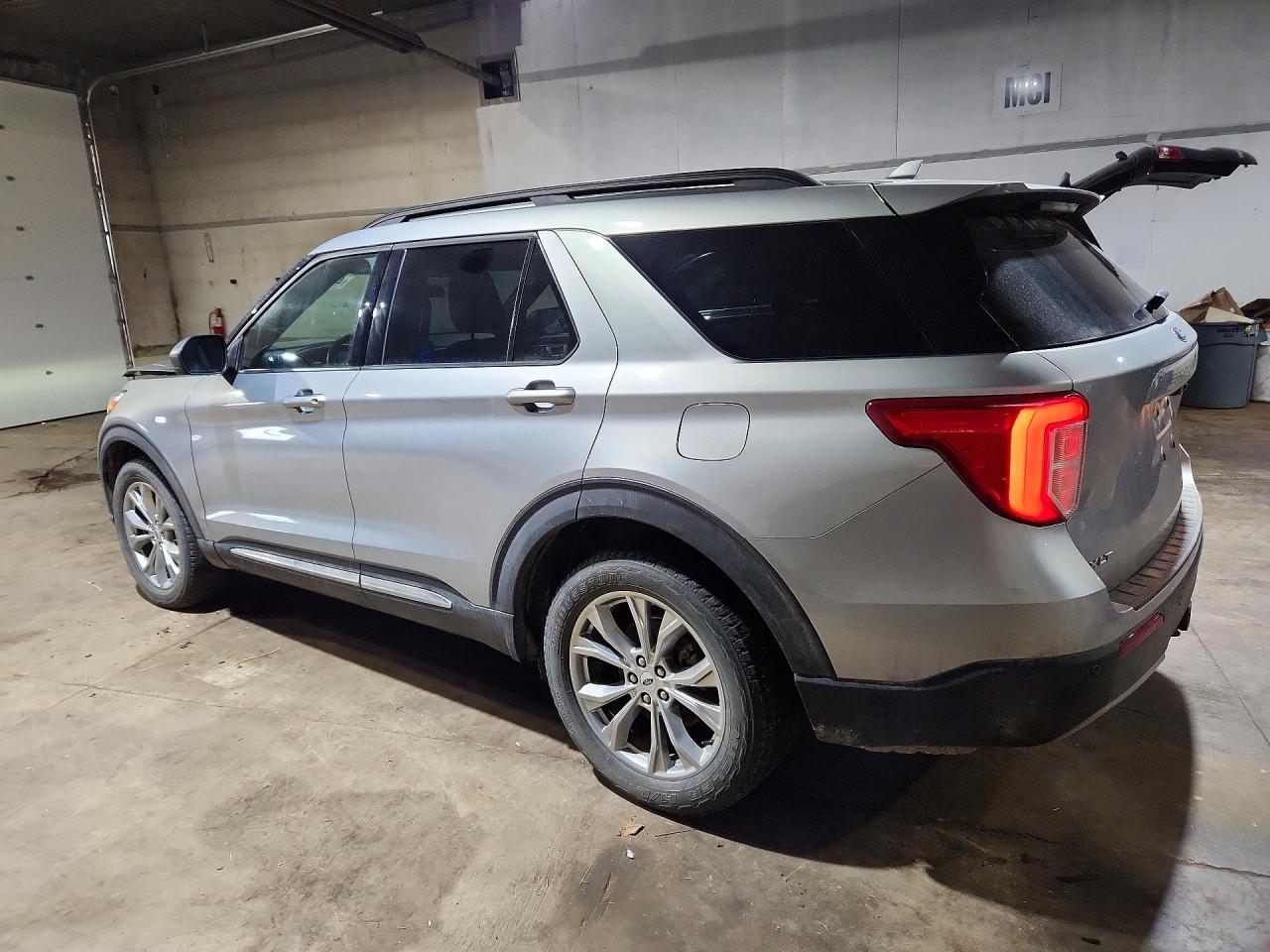 2020 FORD EXPLORER XLT photo 2