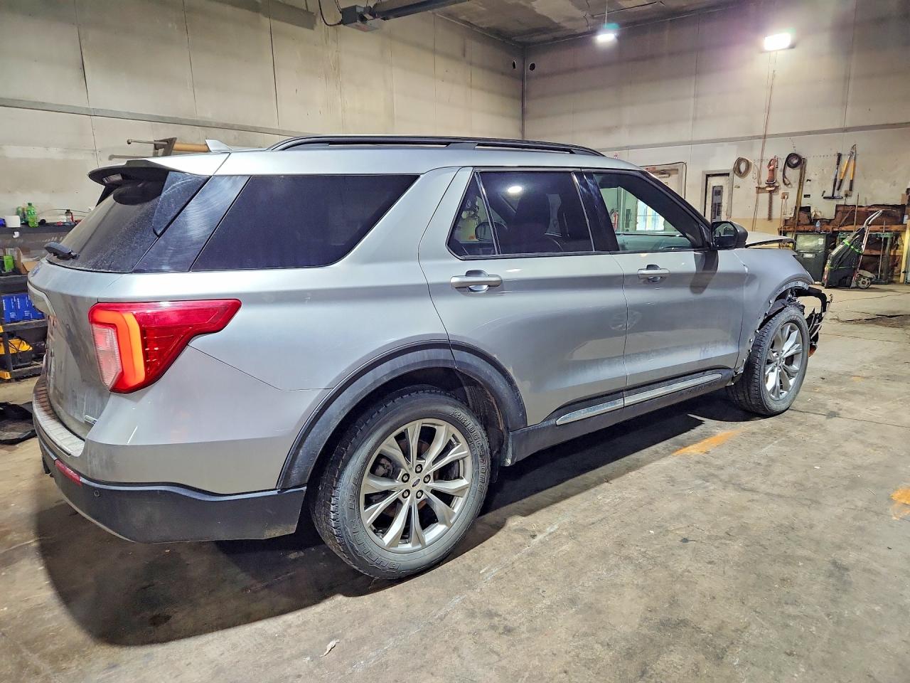 2020 FORD EXPLORER XLT photo 3