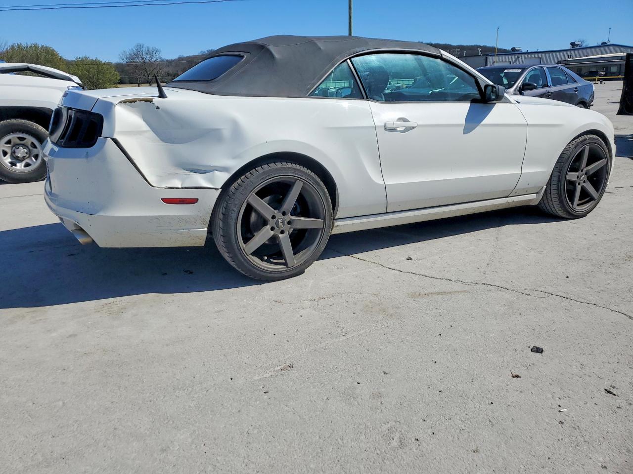 2013 FORD MUSTANG photo 3