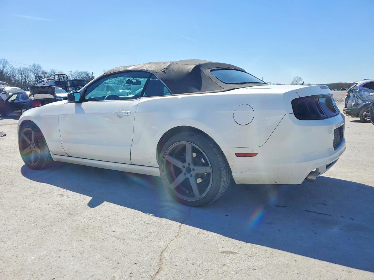 2013 FORD MUSTANG photo 2