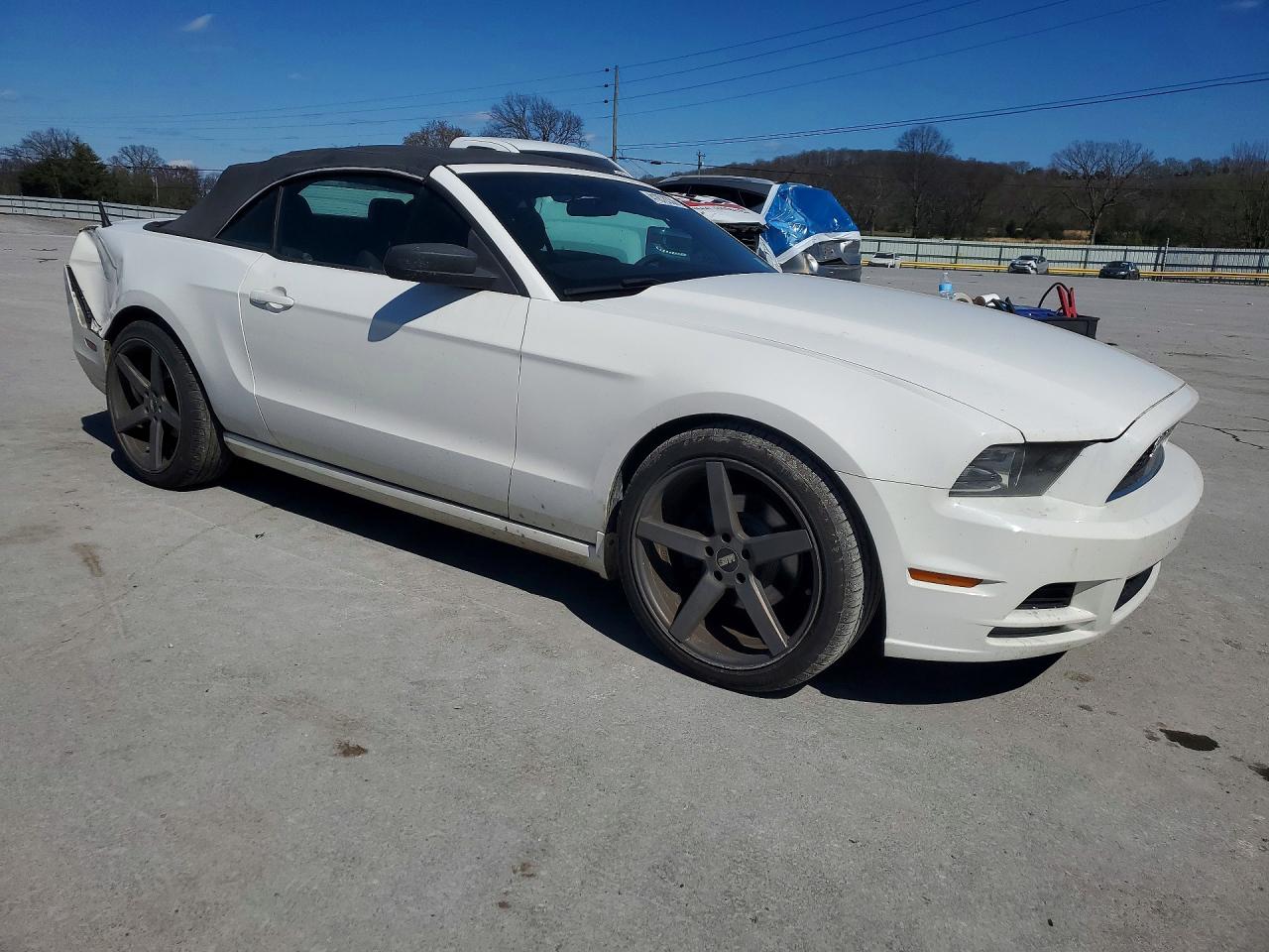 2013 FORD MUSTANG photo 4