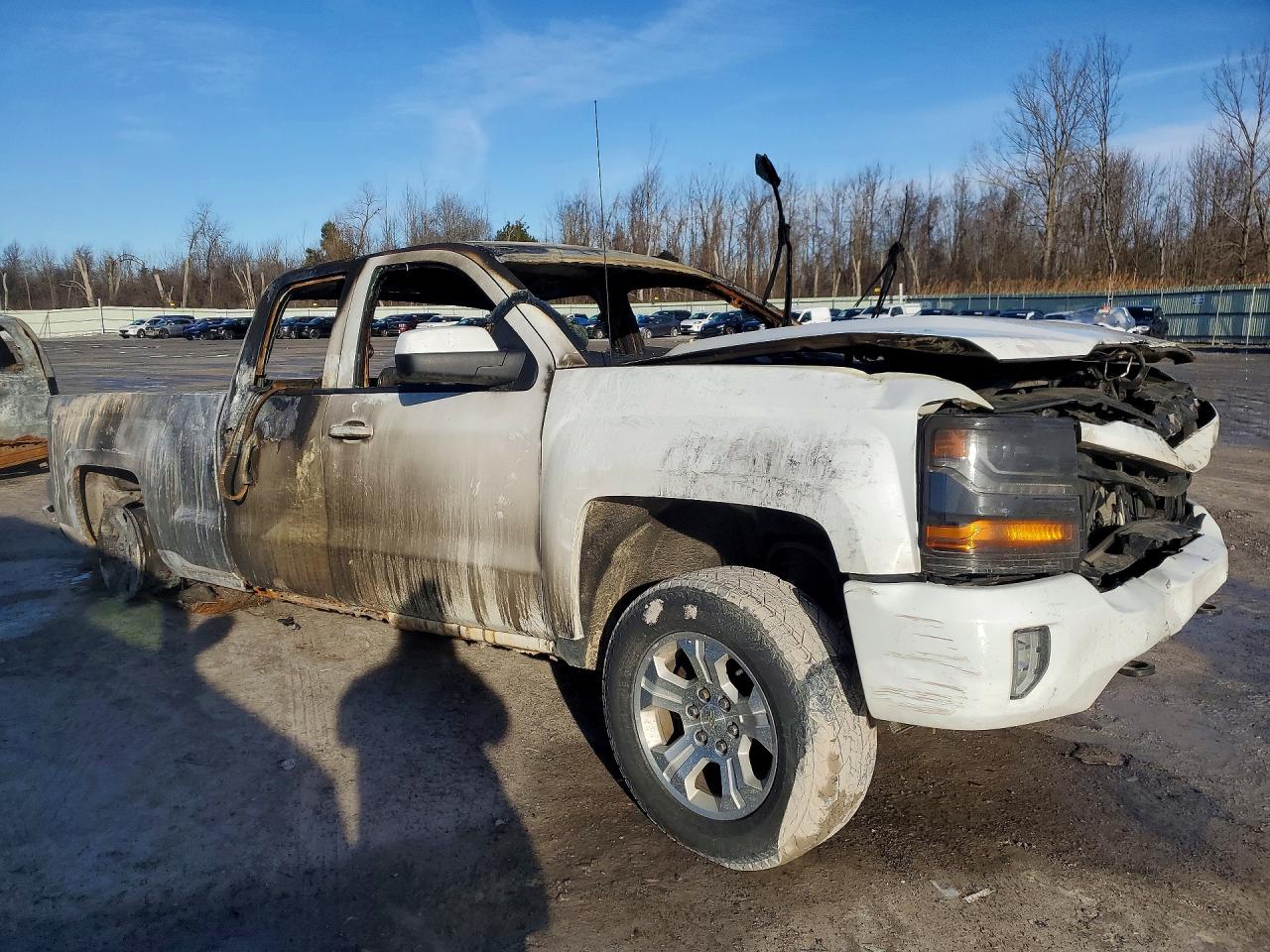 2016 CHEVROLET SILVERADO K1500 LT photo 4