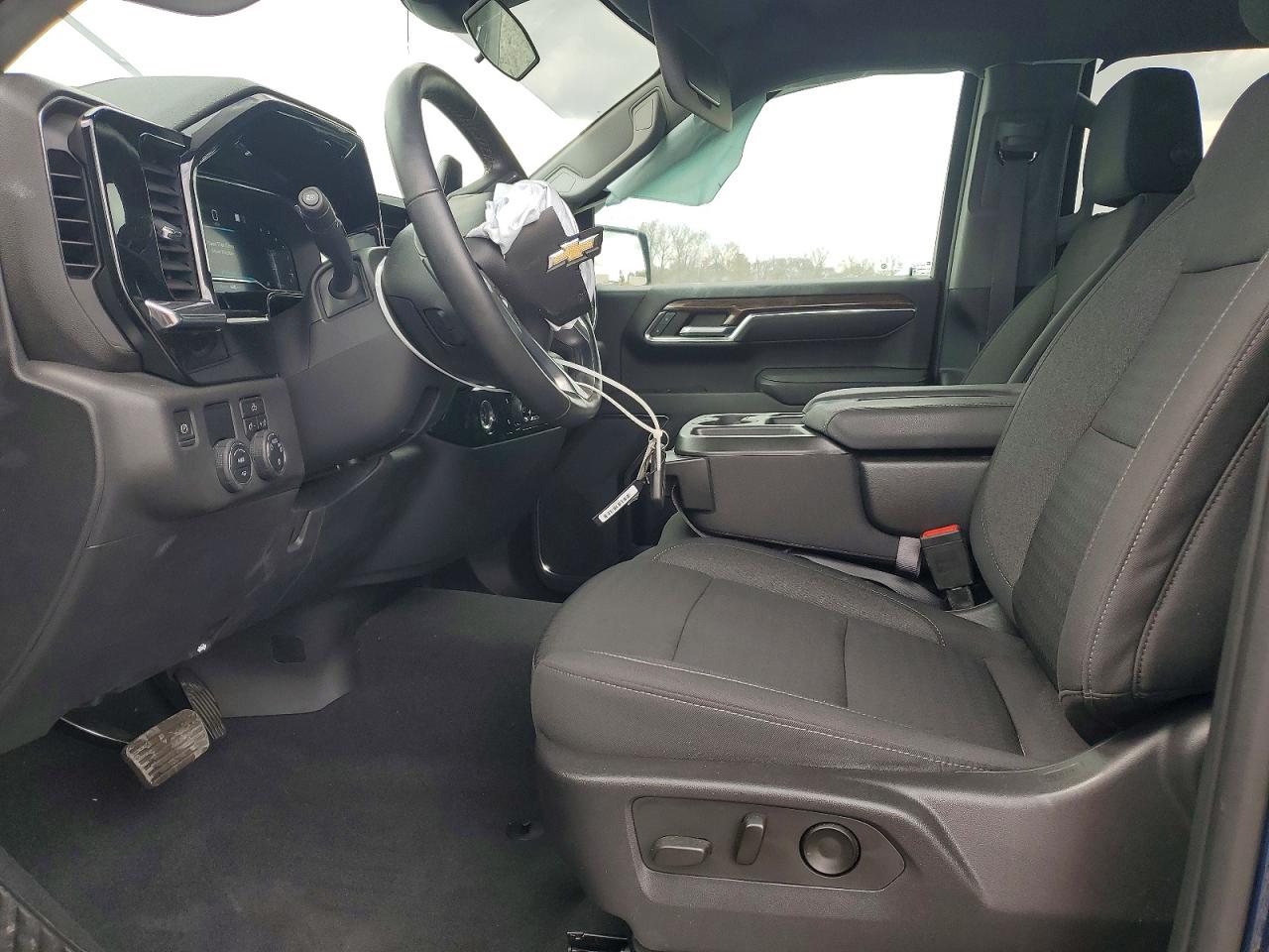2023 CHEVROLET SILVERADO C1500 LT photo 19