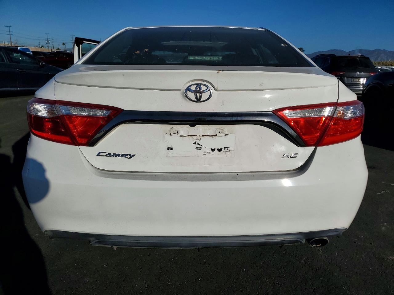 2017 TOYOTA CAMRY SE photo 11