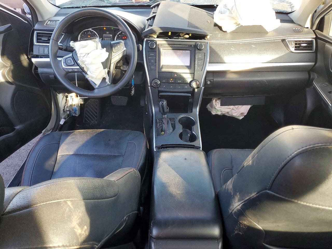 2017 TOYOTA CAMRY SE photo 15