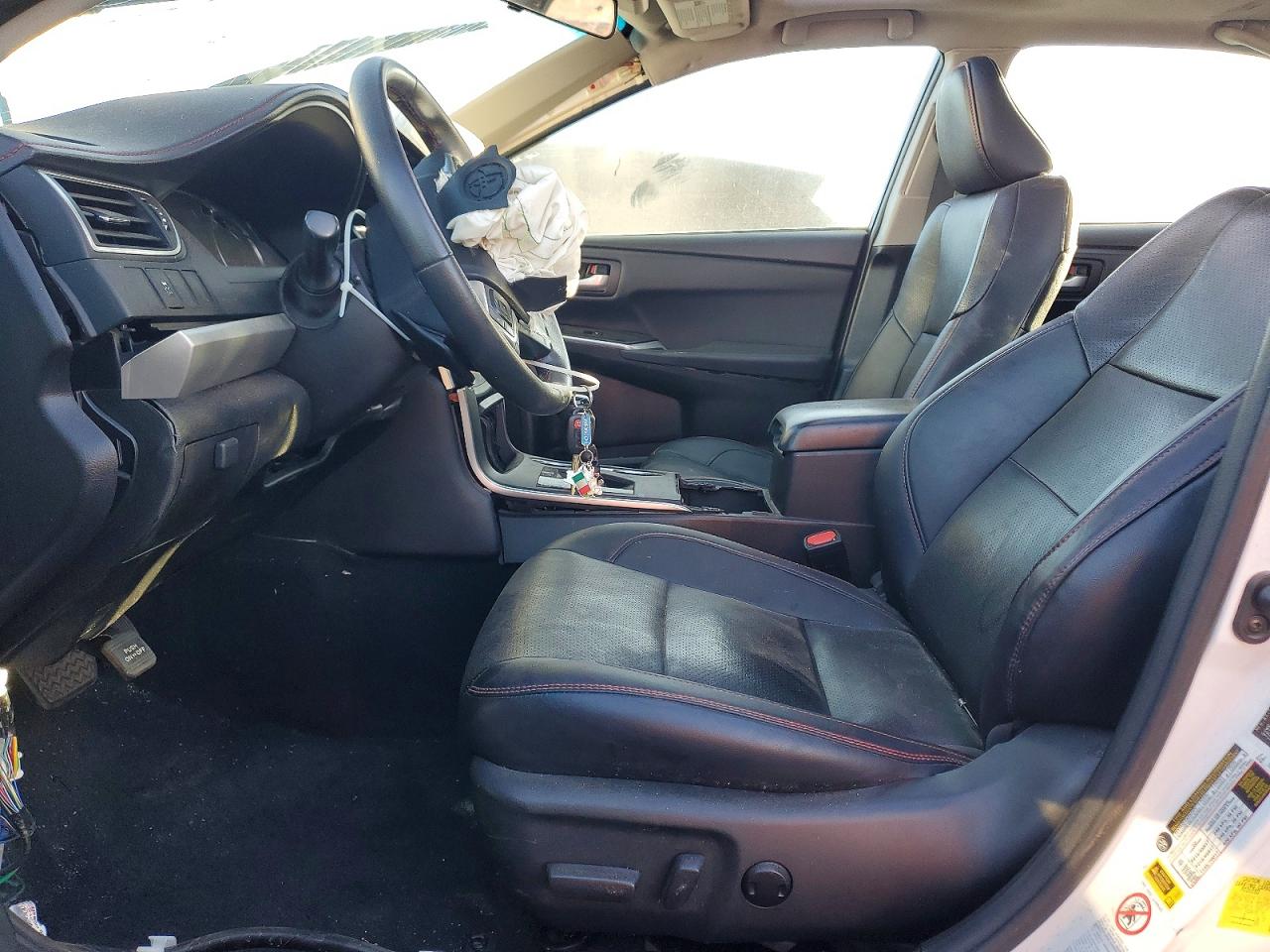 2017 TOYOTA CAMRY SE photo 13
