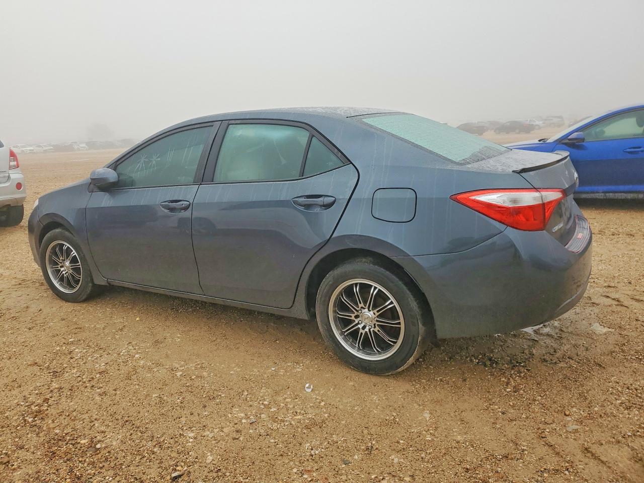 2015 TOYOTA COROLLA LE photo 3