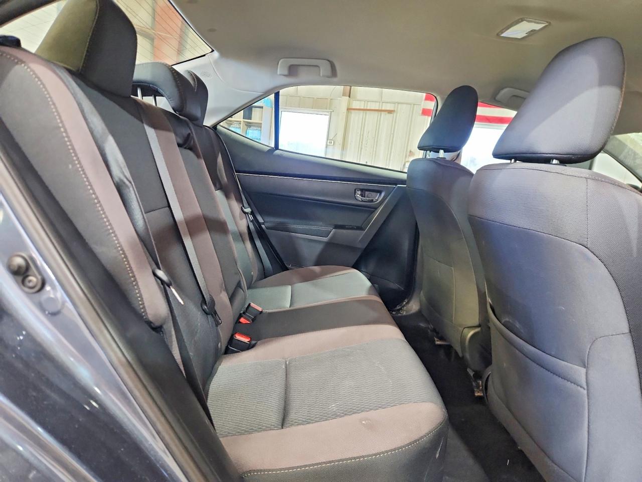 2017 TOYOTA COROLLA LE photo 28