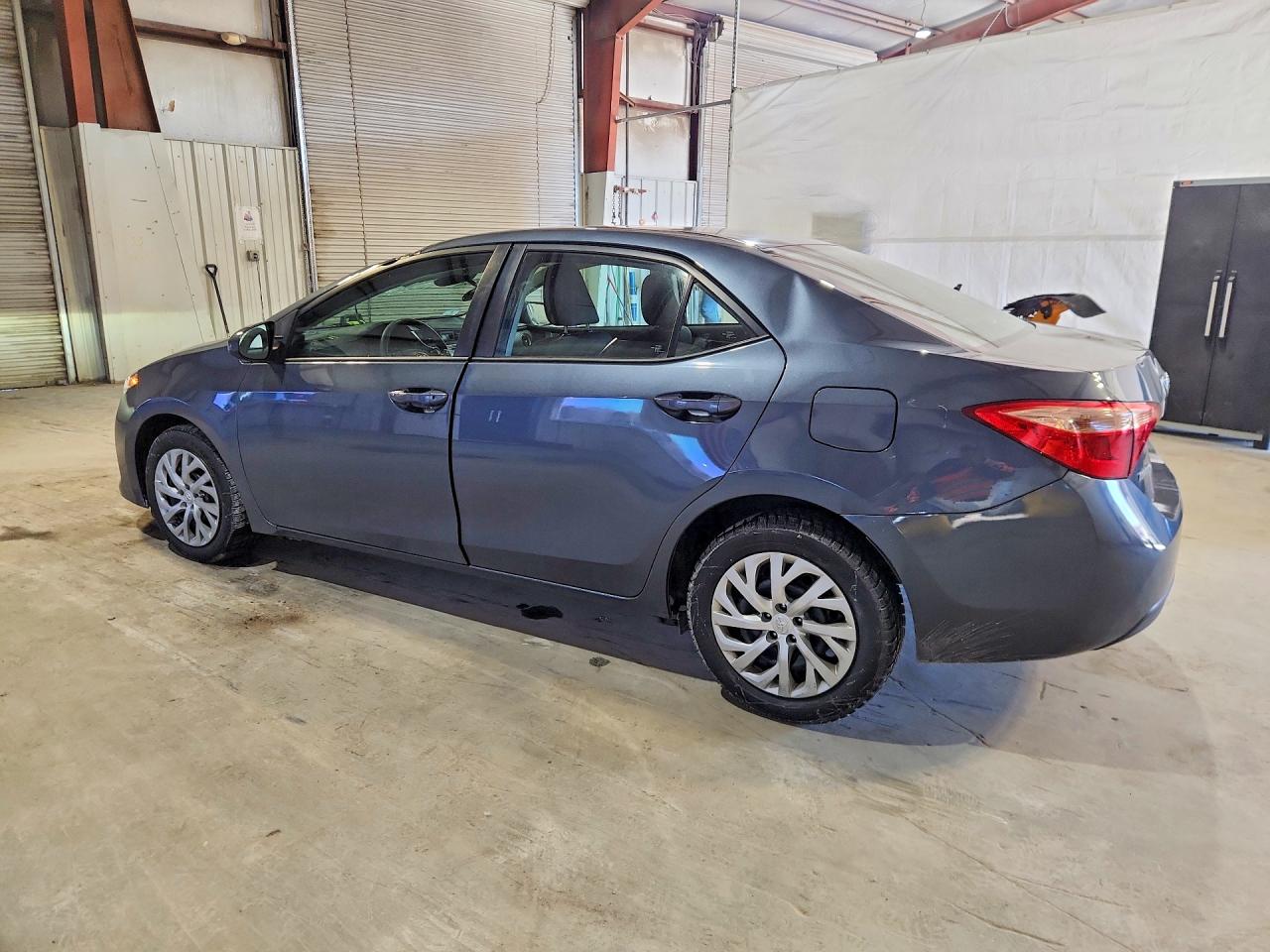 2017 TOYOTA COROLLA LE photo 4
