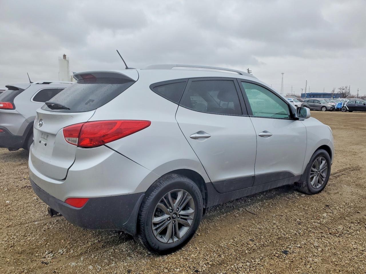 2015 HYUNDAI TUCSON SE photo 3