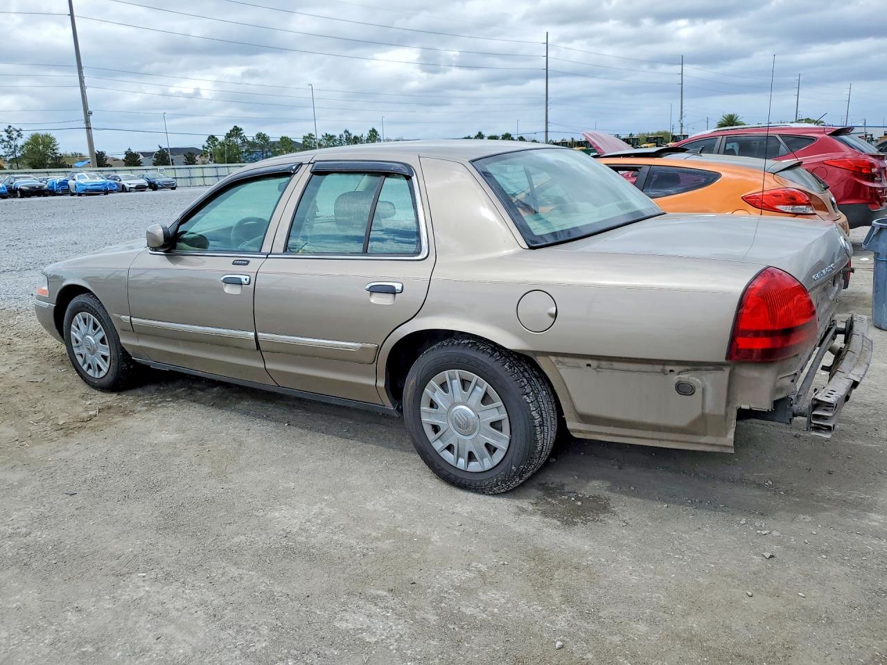 2005 MERCURY GRAND MARQUIS GS photo 2