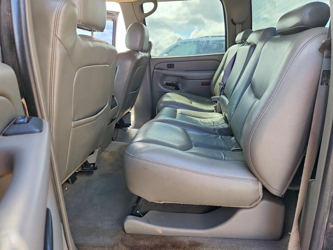 2004 CHEVROLET SILVERADO K2500 photo 19